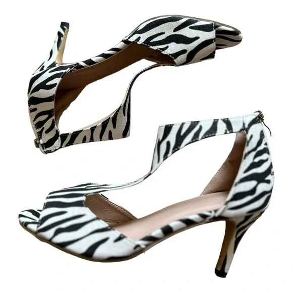 YASIRUN White Zebra Cutout Ankle-Strap Sandal - Women - Picture 9 of 13